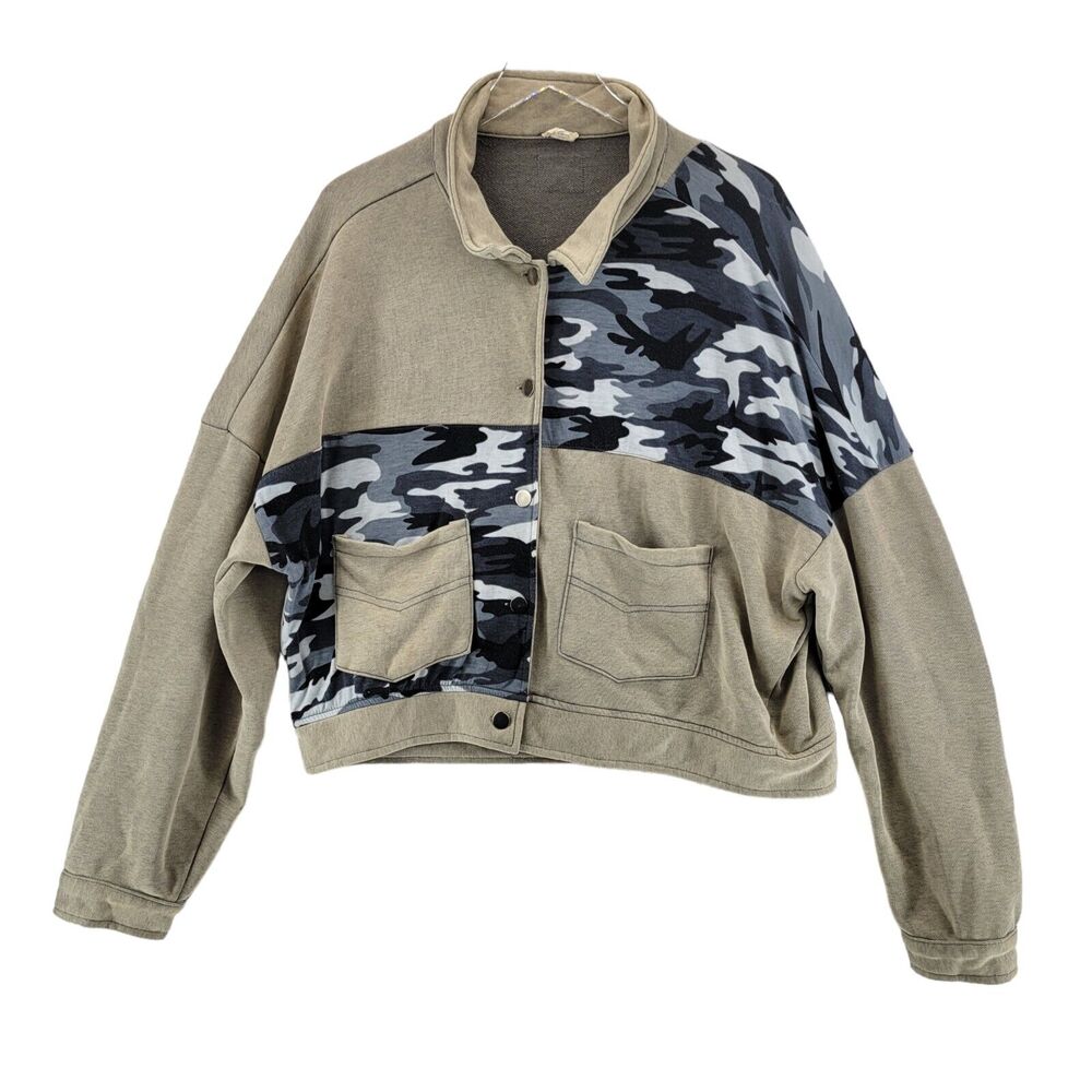 POL Slouchy Cropped Fleece Jacket Size Large Beige Black Gray Camo Colorblock